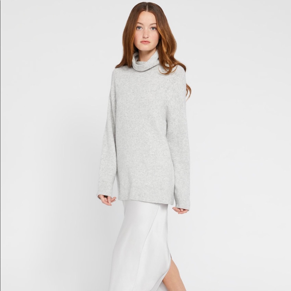Alice+Olivia Sweater. Light Grey. Size Small. NEW